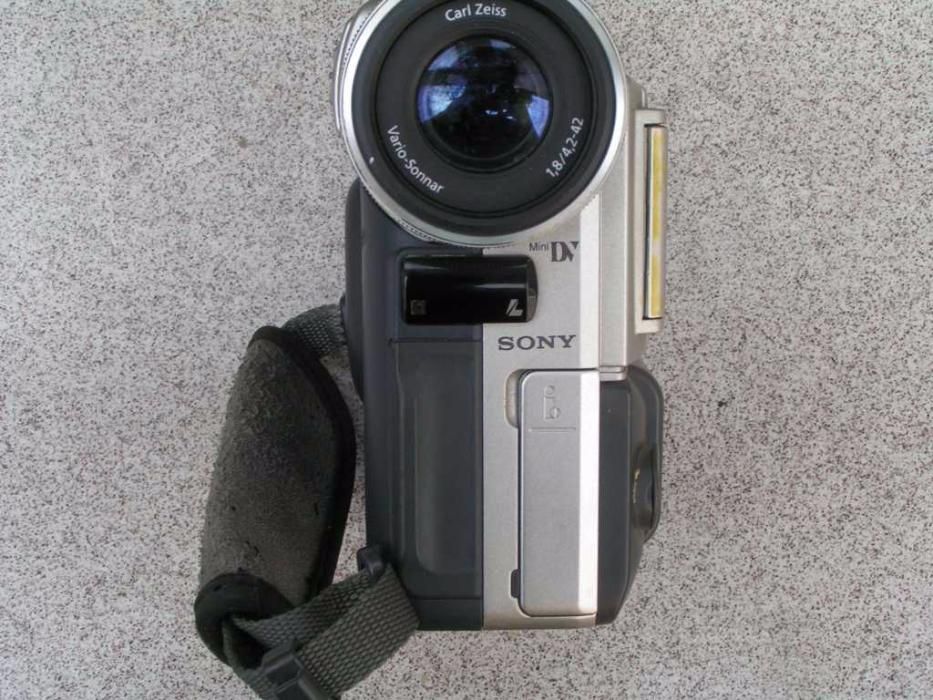 Видеокамера Sony DCR-PC 100E