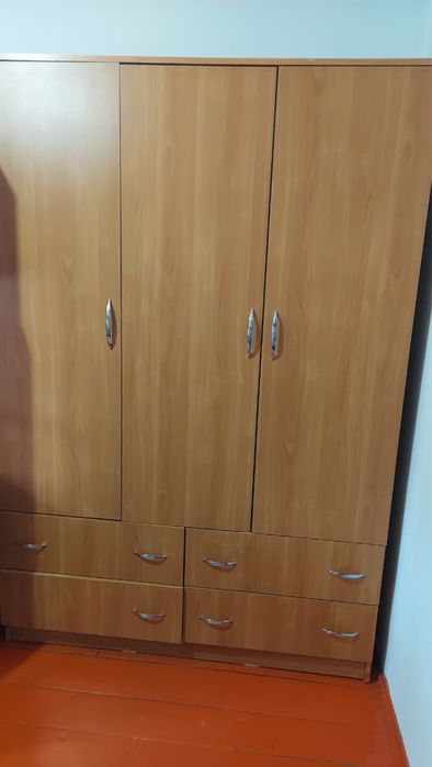 Продаются две двухъярусные кровати со шкафом