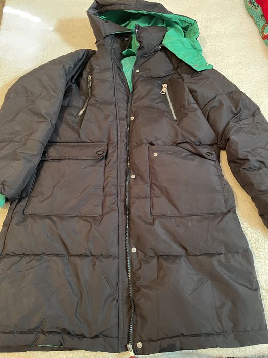 Көп киілмеген киімдер сатылады. Бағалары әр түрлі.