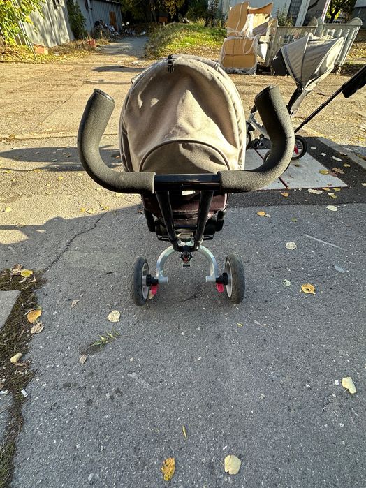 . Здравейте продавам две триколки