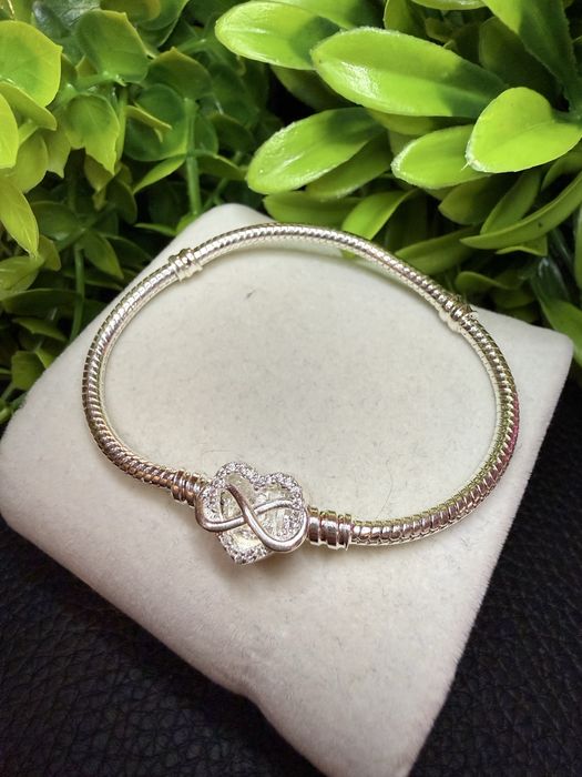 Гривни тип Пандора