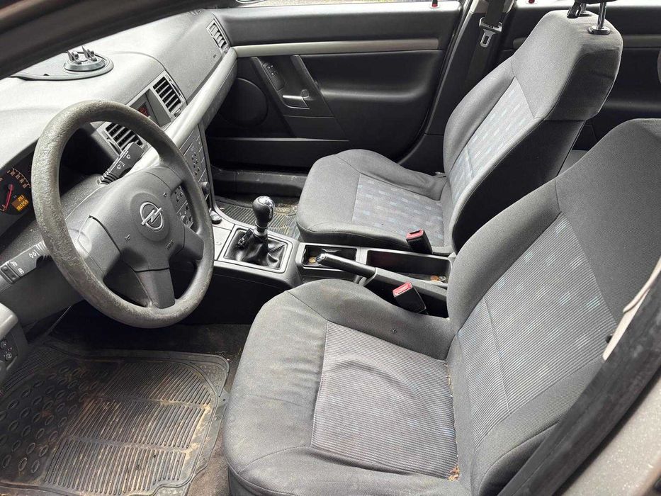 Vand Opel Vectra C 2003 1.6 benzina 100cai, AC - necesita reparatii