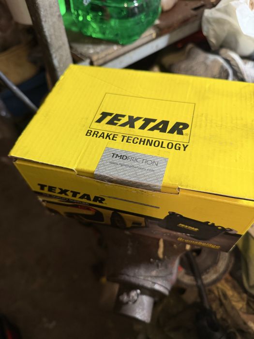 Накладки предни W211 textar 2374303