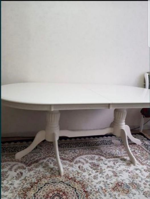 Гостинный стол