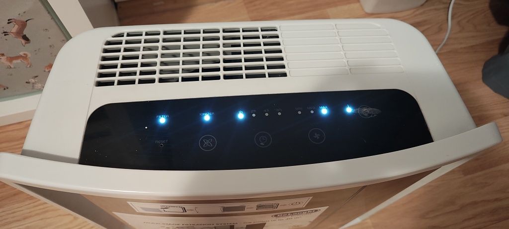 Vând purificator de aer De'Longhi AC100