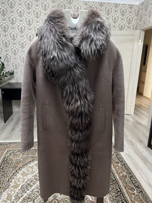 Зимнее пальто с мехом чернобурки
