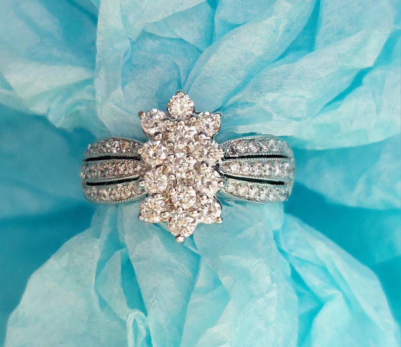 Шикарное золотое кольцо для особого случая