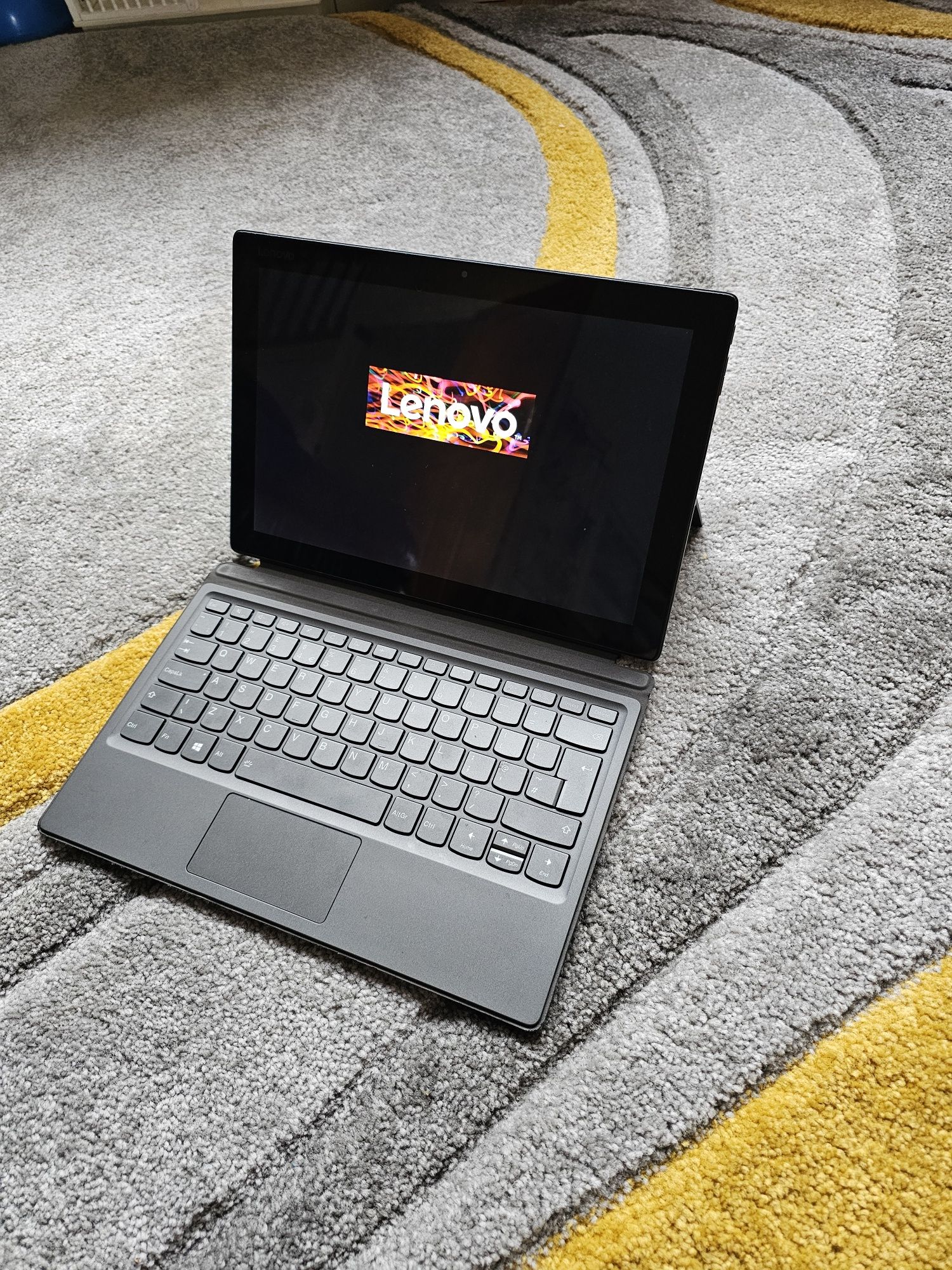 Tableta Lenovo i5