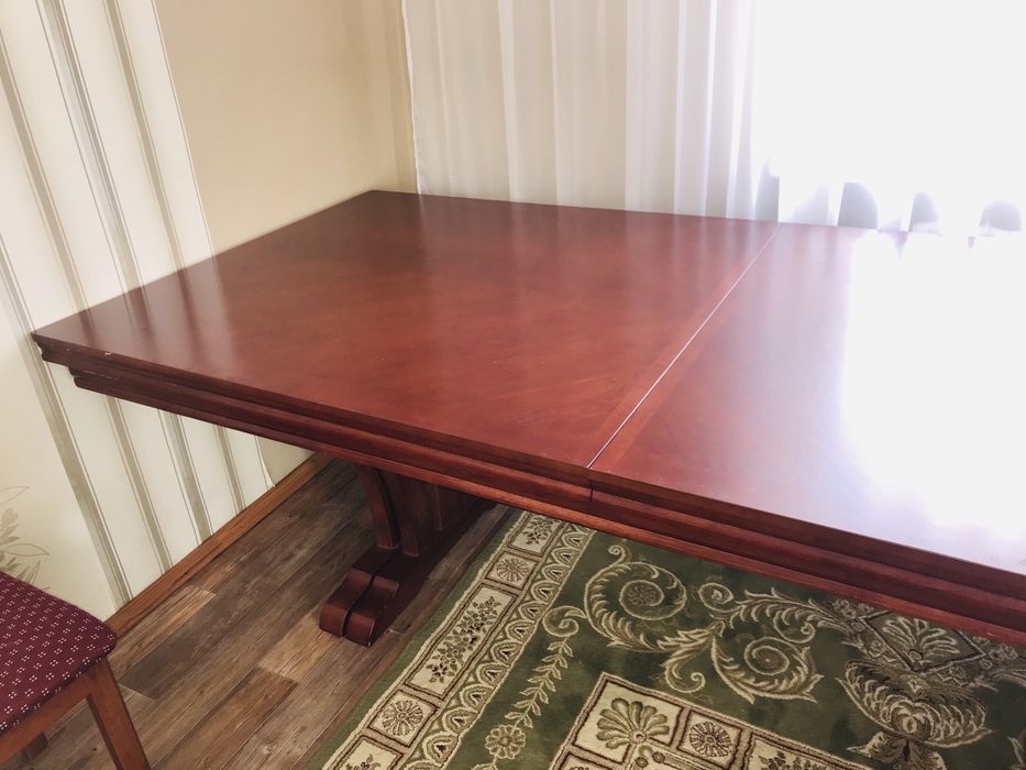 Стол для гостиной