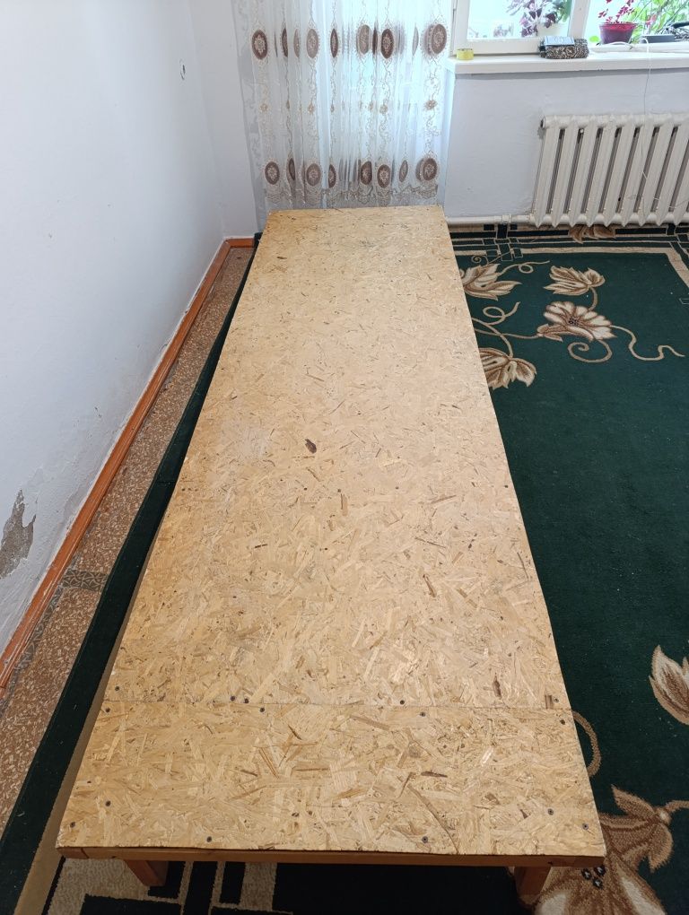 Стол хороший домашний кухня