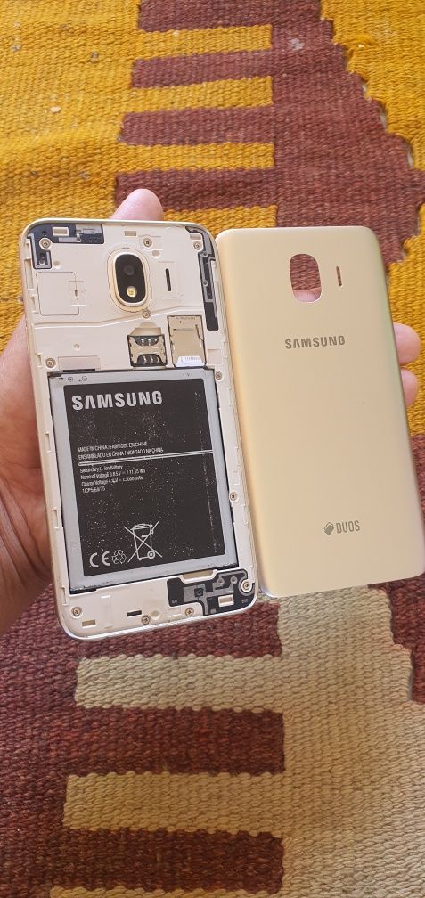 Телефон Samsung J4 2019