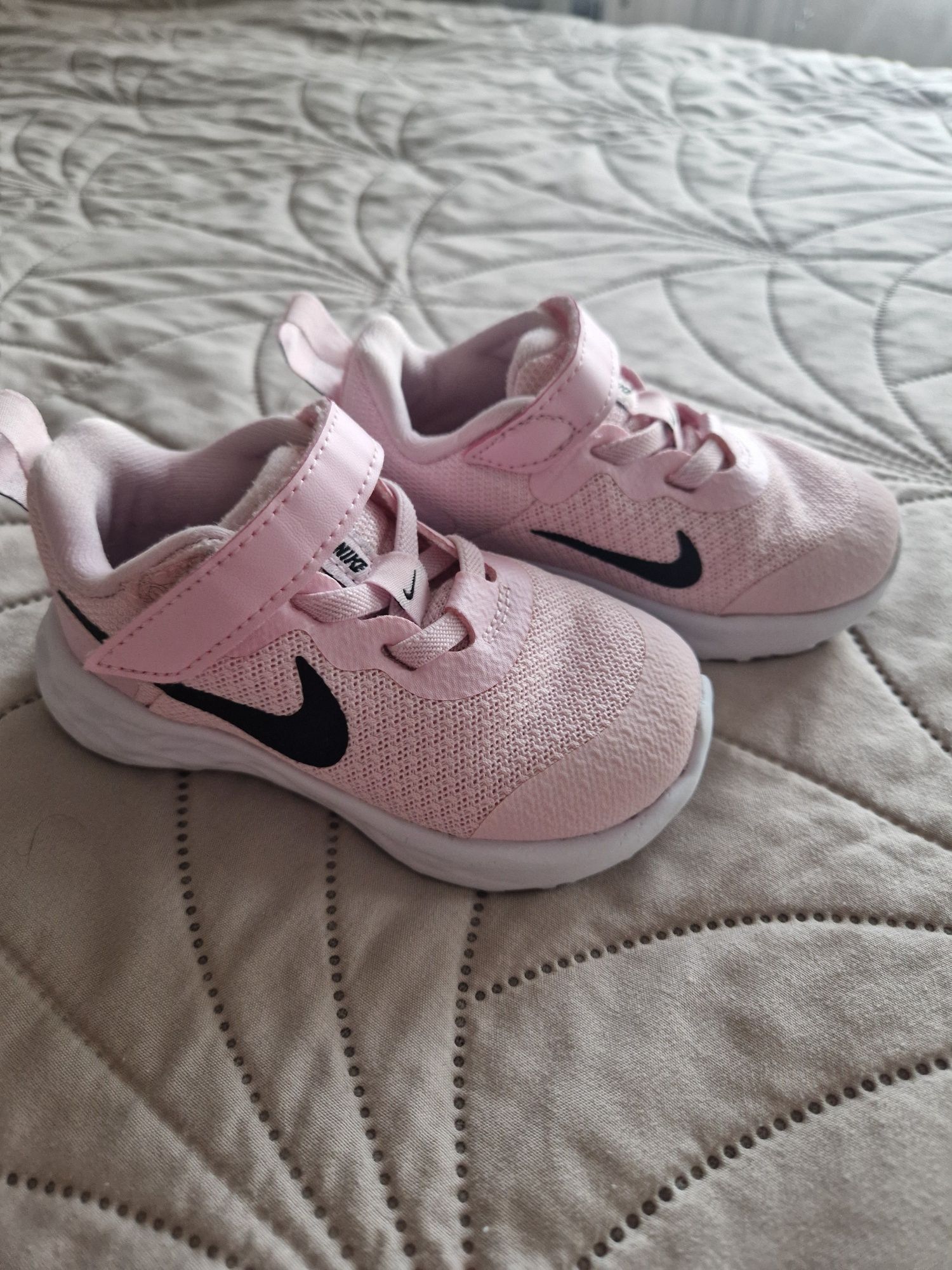 Детски сникърси Nike Revolution 6