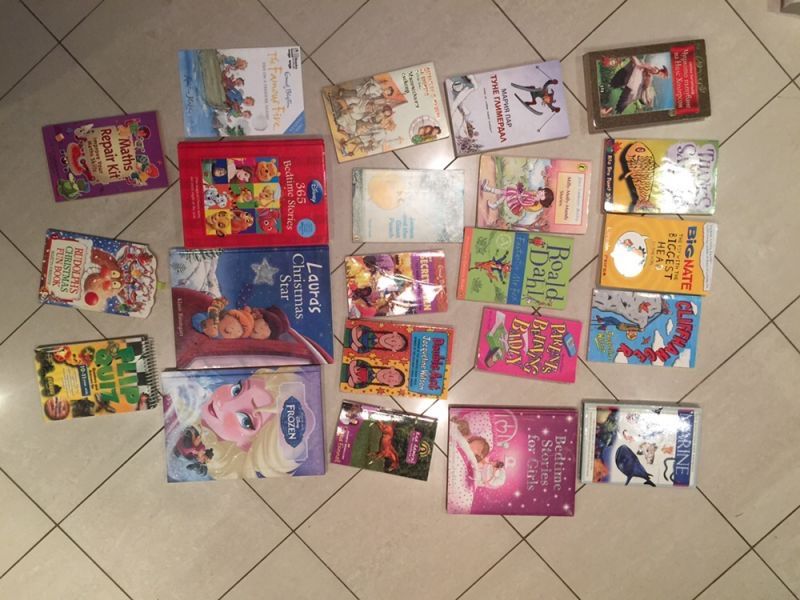 Английски книжки-Pepa pig;Peter rabit;Postman Pat,Немо,Дядо Коледа