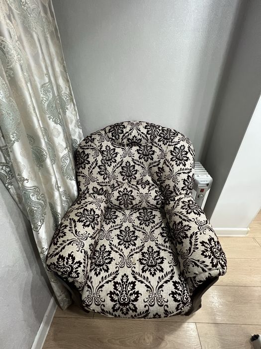 Продам диван с 2 креслами