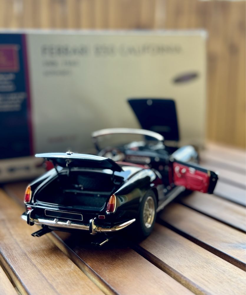 Ferrari 250 California (1960) CMC [1/18 Black Diecast]