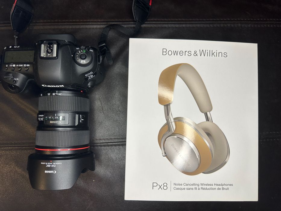 Vând Casti On-Ear Bowers & Wilkins PX8, Bluetooth, Microfon, ANC, Tan