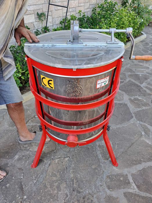 Центрофуга за мед