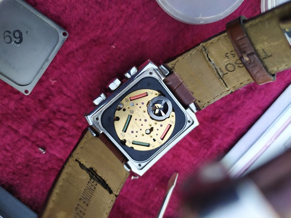 Часы наручные кварцевые