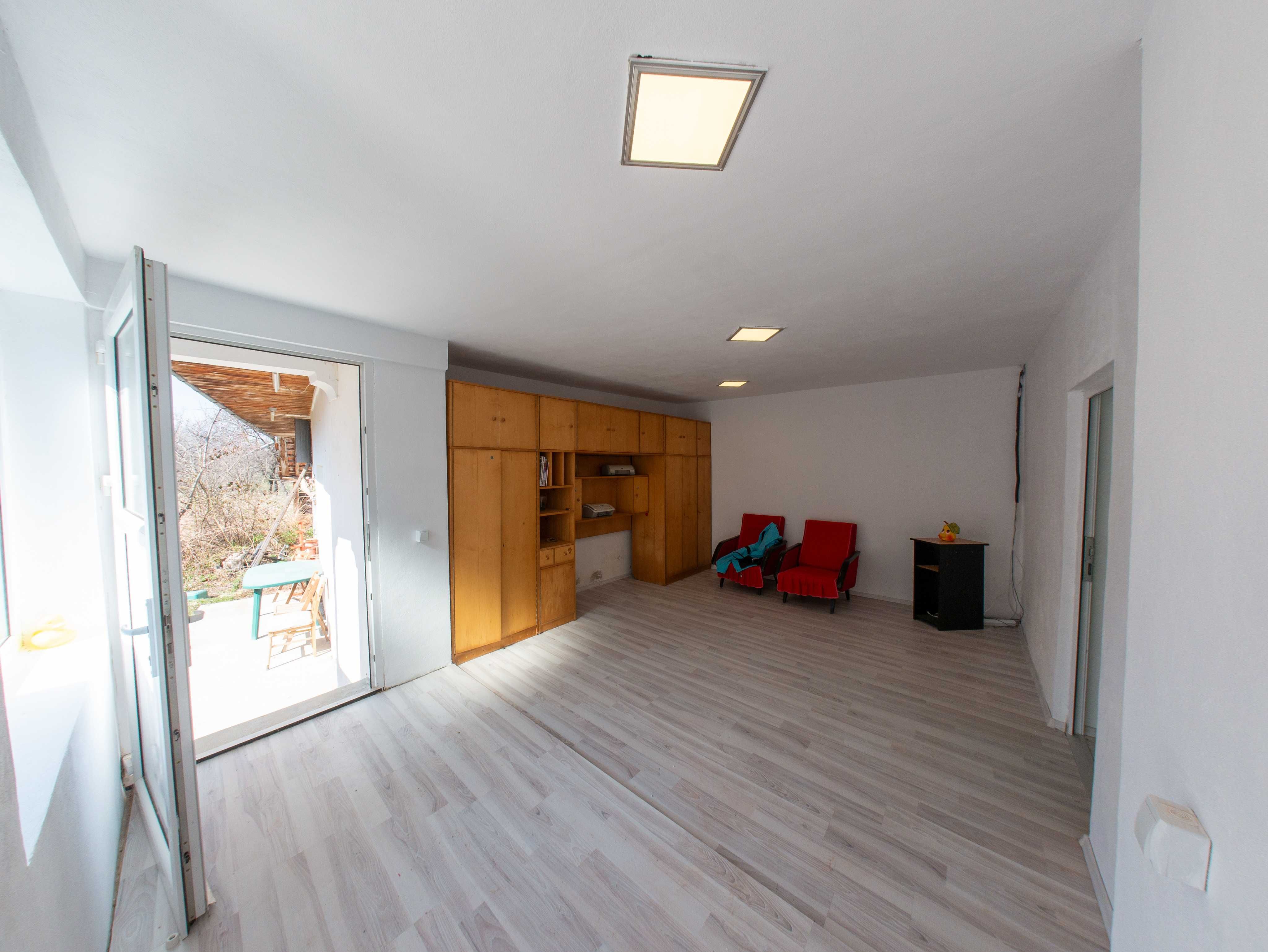 Casa rurala modernizata 3 camere, bucatarie, anexe 90mp + teren 700mp