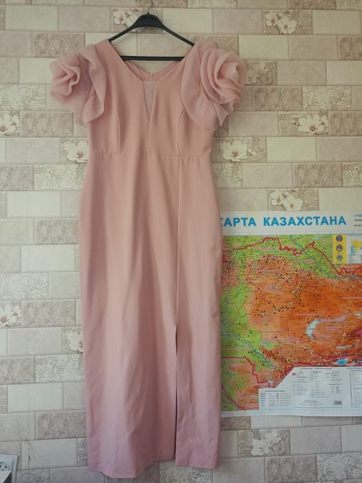 Нарядное платье нежно-розового цвета