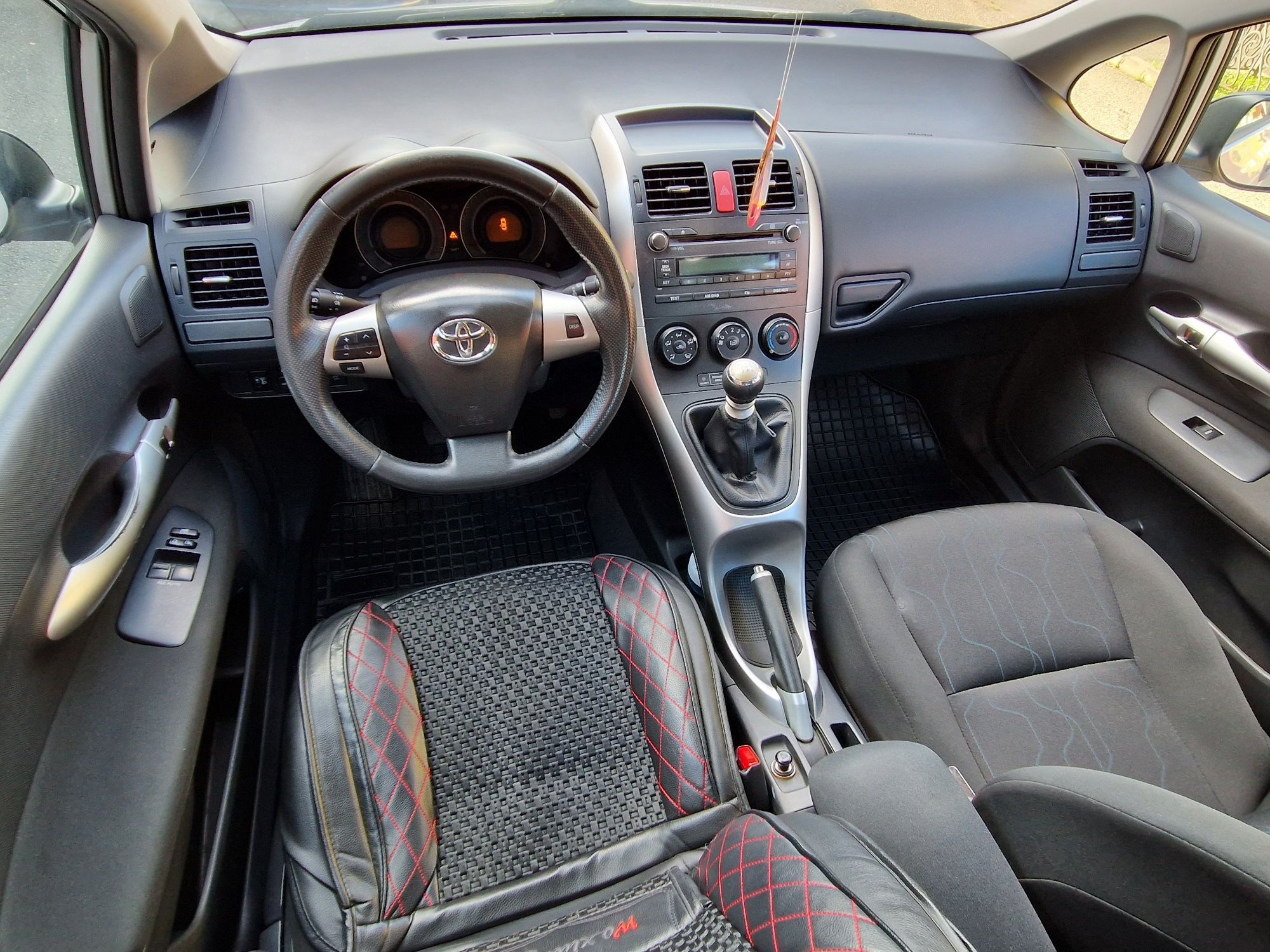 Toyota Auris Facelift 1,3 i benzina 2011