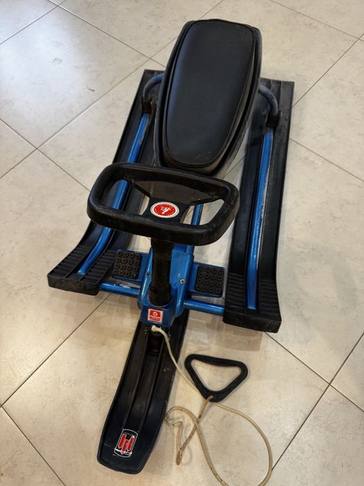 Удобный снегокат с рулём и тросом!