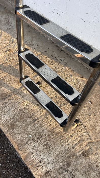 Лестница для бассейна