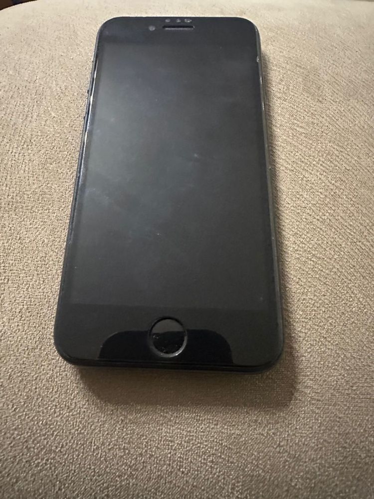 Продам Iphone SE,