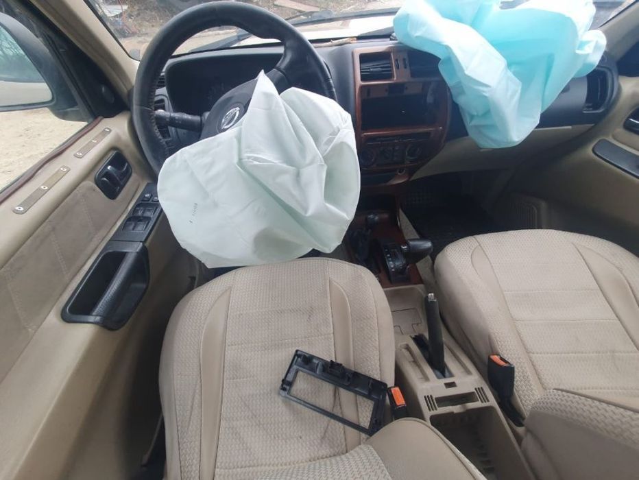 Dezmembrez Nissan Terrano 2 motor 3.0di, 154cp ZD30  plafon panoramic bara fata spate dezmembrari