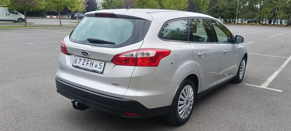 Ford Focus lll Euro5 Diesel 1+6 trepte 
Mașina este foarte bine întreț