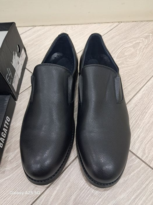 Мужские новые туфли.