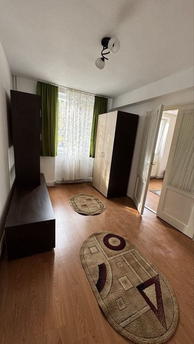 Vand apartament doua camere