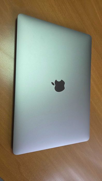 Продавам MacBook Pro M2