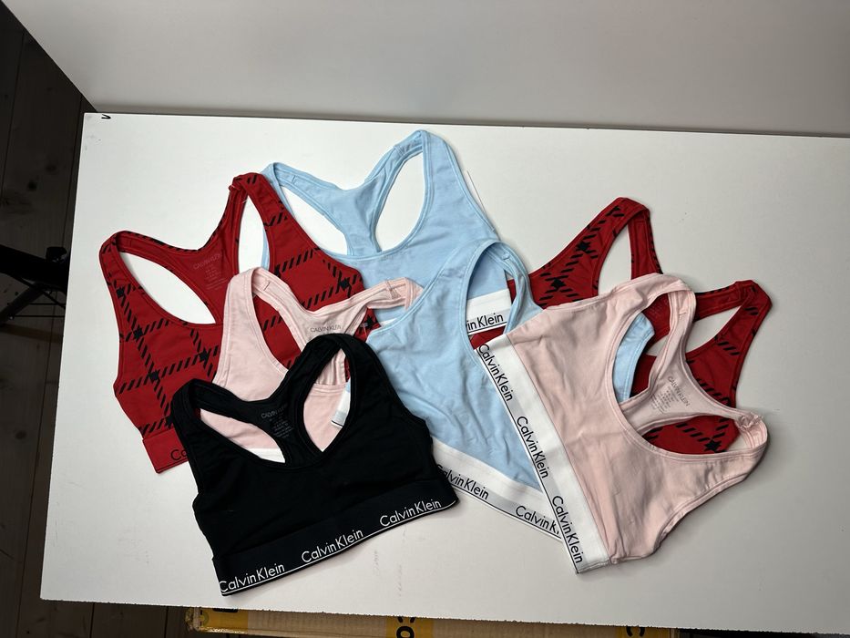 Sutiene CK fara burete diferite marimi