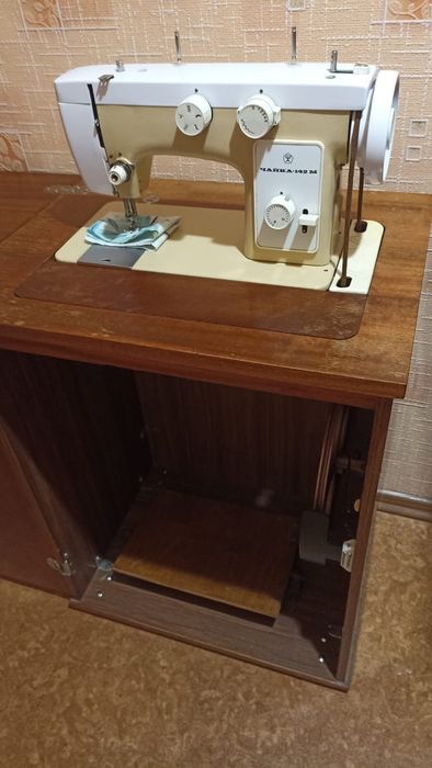 Продам швейную машину!