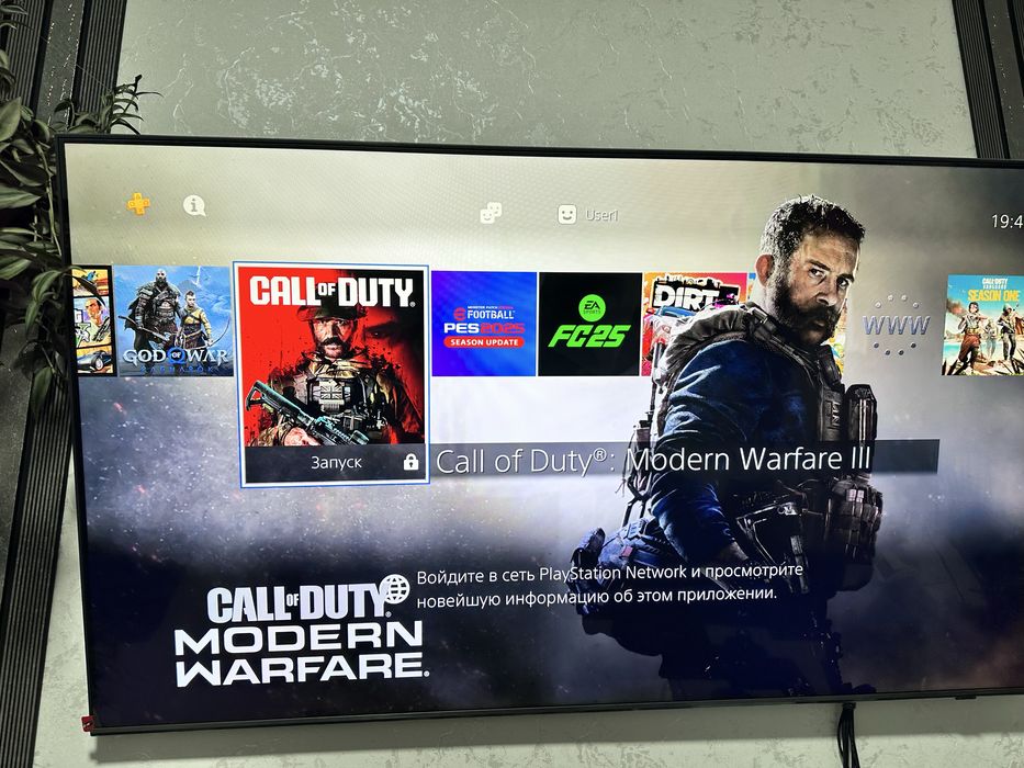 Playstation 4 slim 1TB с играми и два джестика как на фото