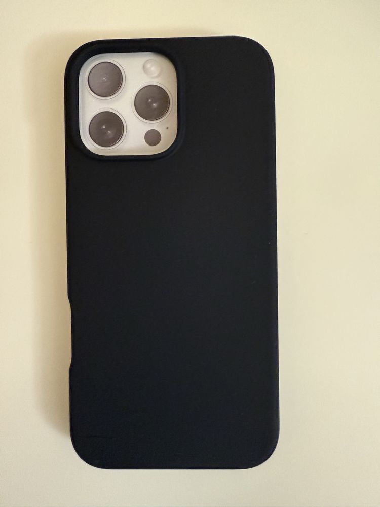 НОВ Case за iPhone 16 pro max- черен