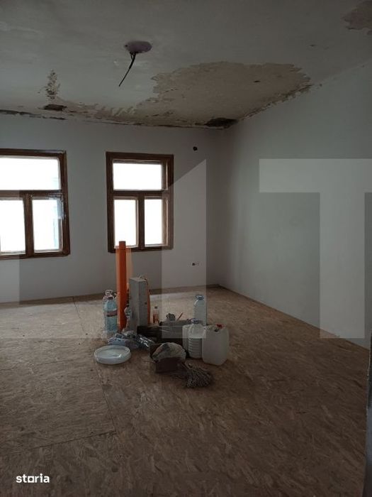 Casa de vanzare cu  2 camere ,Curtea41 - Tg Secuiesc, zona centrale