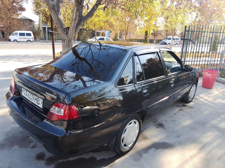 Nexia 2 yurib turgan moshina