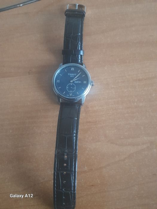 Продам часы б/у Tissot