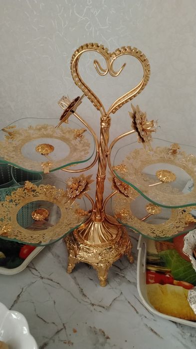 Менажницы 4х тарелками в отличном состоянии по 3000тыс т