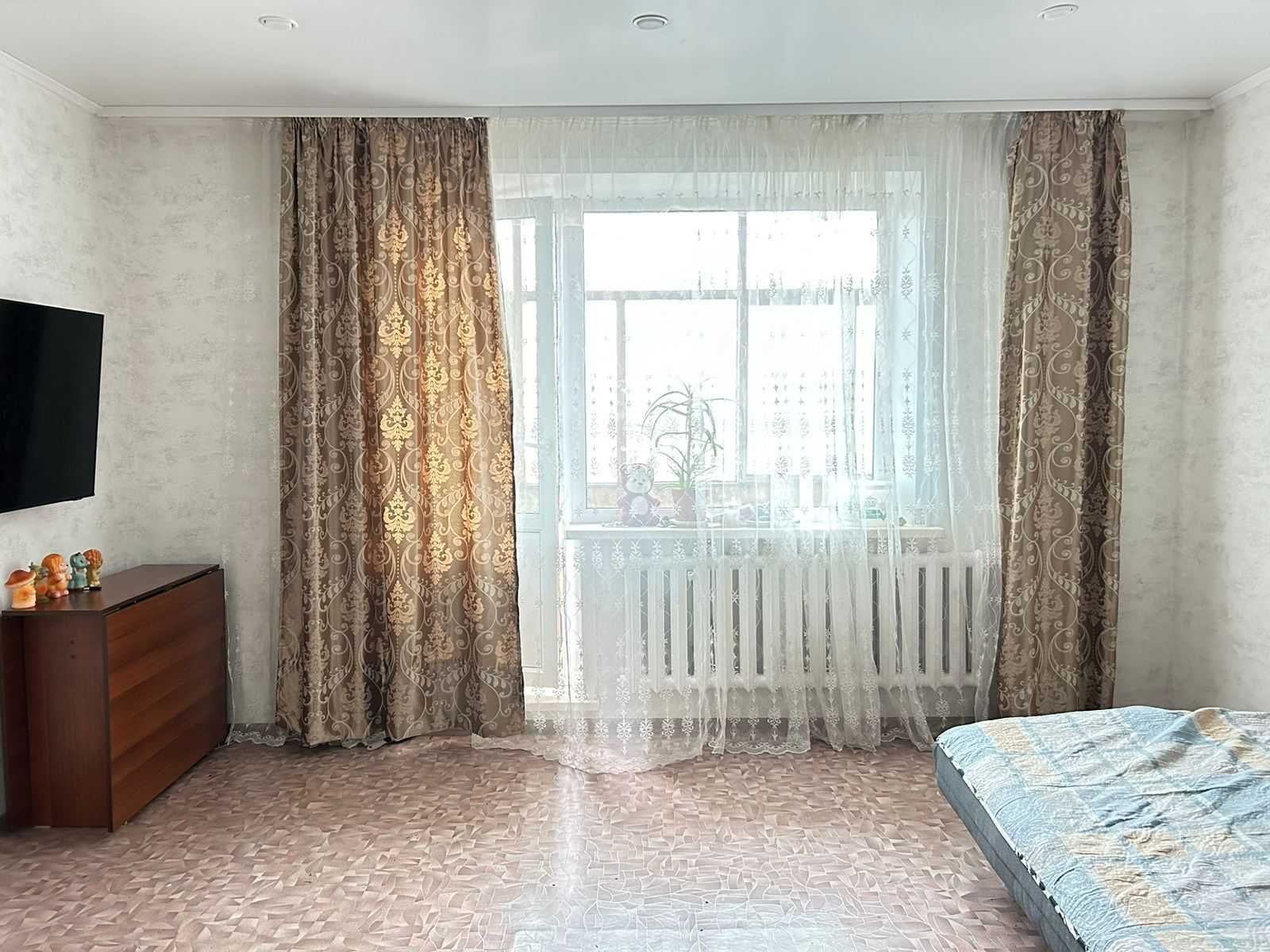 Продам 2-комнатную квартиру, Республики, 52 м², 3/9 этаж