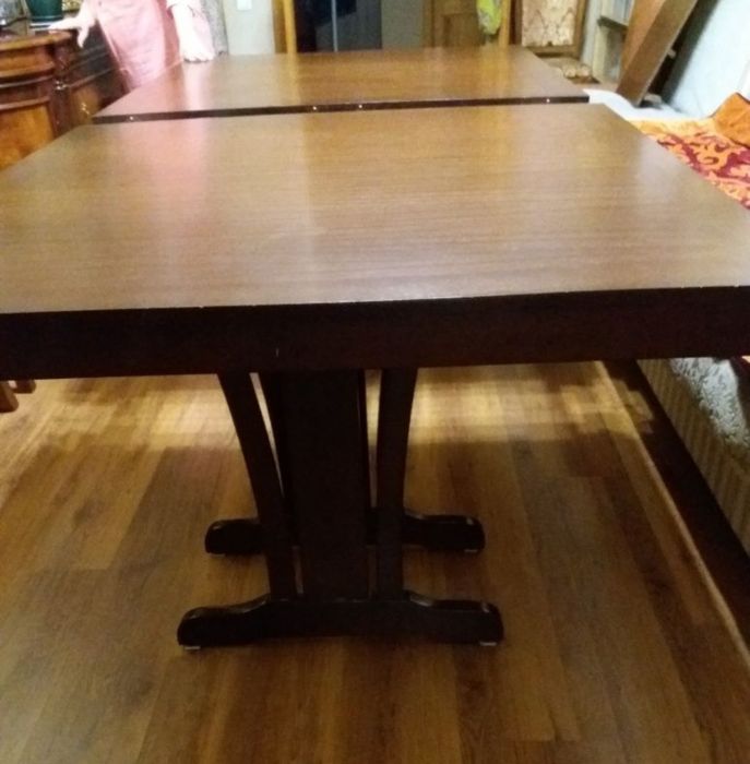 Продам стол столовый