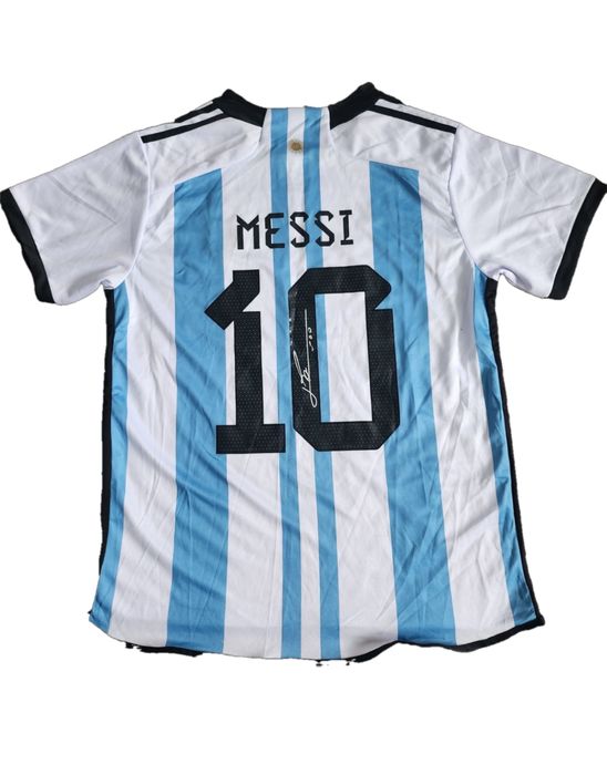 Фланелка на Лионел Меси с принт на подписа на гърба на фланелката