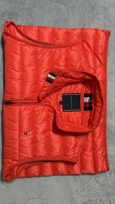 Vesta Tommy Hilfiger  M - NEPURTATA
