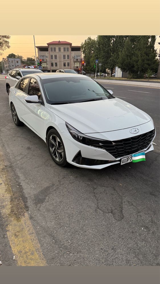Hyundai Elantra lyuks