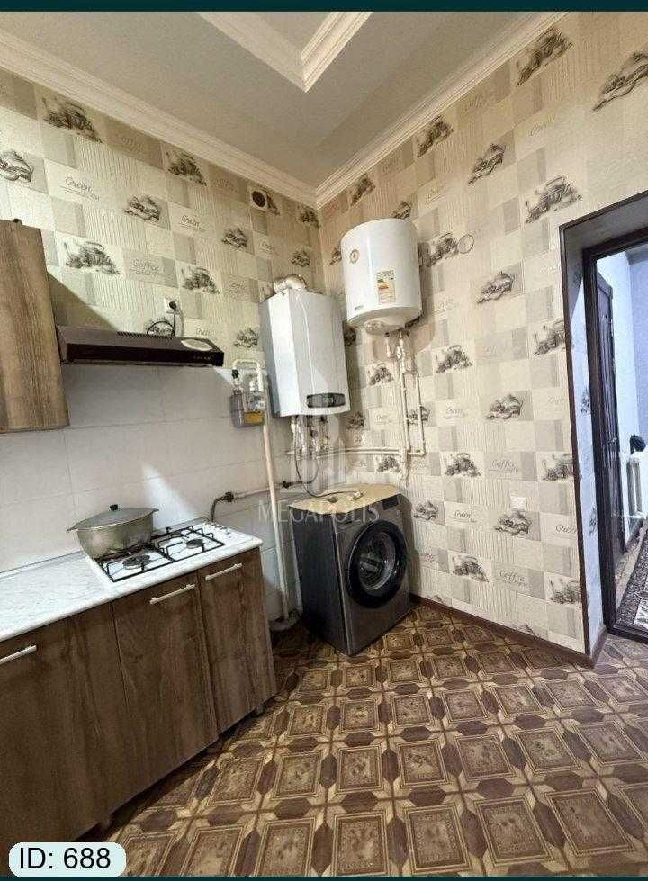 5 mikr jomiy 2 xonali kvartira sotiladi №688