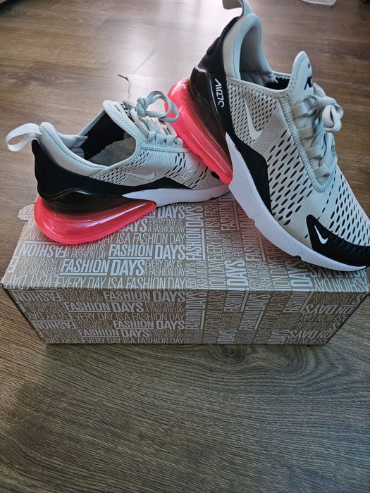 Маратонки Nike Air Max 270
