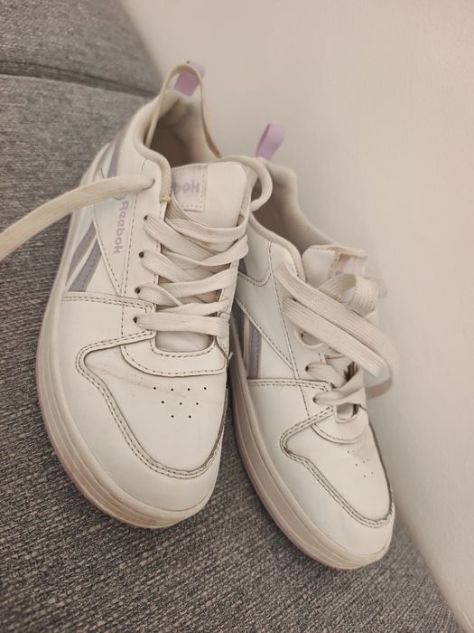 Sneakers albi Reebok marime 35