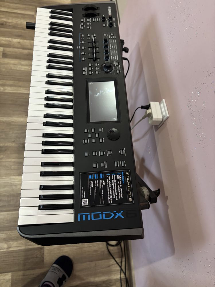 Yamaha modx6 като нов много запазен